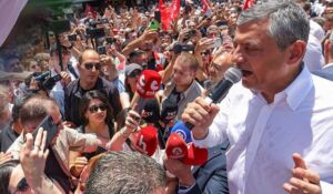 Özgür Özel Niğde'de 'Beni buraya sarayın gücü çıkarmadı'^
